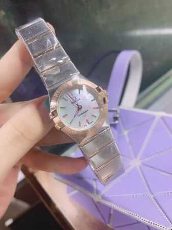 贝壳面 欧米茄 双鹰星座系列经典款女表 玫瑰金色贝母表盘 尺寸27Mm 瑞士石英机芯 蓝宝石镜面防刮花 原装蝴蝶双按扣 - 点击图像关闭