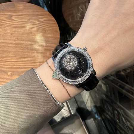 独家定制爆款Omega_欧米茄新品味女士腕表，超级唯美施华洛水晶犹如置身星海，再配以满满奢华的钻石点缀，钻石和星空一定是绝配！实物绝对美，纯钢外壳镶嵌施华洛世奇 - 点击图像关闭