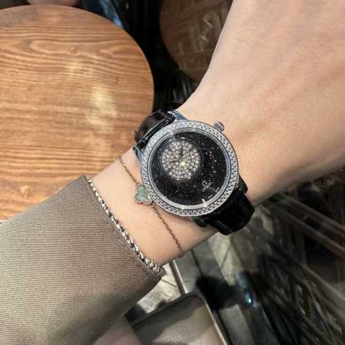 独家定制爆款Omega_欧米茄新品味女士腕表，超级唯美施华洛水晶犹如置身星海，再配以满满奢华的钻石点缀，钻石和星空一定是绝配！实物绝对美，纯钢外壳镶嵌施华洛世奇