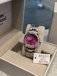 尺寸分别 30 33 36 萧邦Chopard 灵动快乐钻，会跳舞的腕表，闪耀你的每一天！彩色多巴胺表盘搭配白钢质感，可盐可甜，戴上它，快乐如钻石般闪耀！看腻了