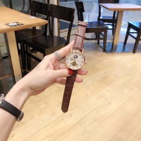 百达翡丽 Patek Philippe 精品男士腕表，飞轮搭载月相设计，尊贵大气，绅士风范，卓越品质，热卖全城。采用全自动机械机芯，进口小牛皮表带，矿物质超强镜 - 点击图像关闭