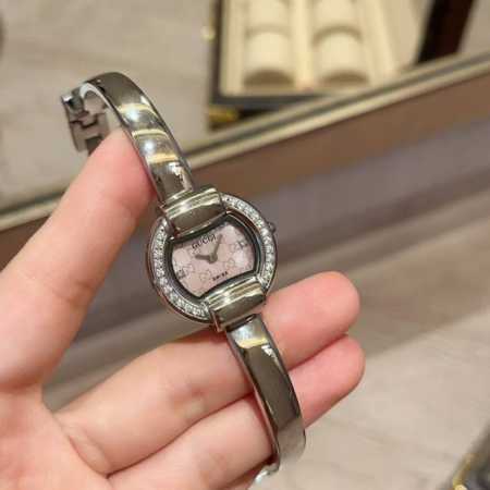 Gucci 瑞士日内瓦最新限量款升级版到货 后盖全新加重处理，重做原装对版镶钻字面。字面镶嵌八箭八星两个闪亮的锆钻石，细节诚意满满区别以往老旧版本，欢迎品鉴 ， - 点击图像关闭