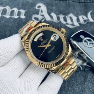 白壳 金260 品牌 Rolex劳力士热卖经典 系列 日志型耗式双历系列 机芯 顶级进口全自动机械机芯双历显示 壳套: 采用316精钢壳套 镜面: 矿物质水晶防