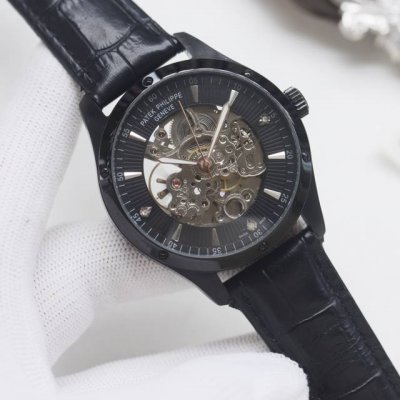 尊享价： 品牌：百达翡丽-Patek Philippe类型：男士腕表壳套：顶级版316精钢L表带：进口小牛皮表带机芯：全自动进口机械机芯镜面：矿物质防刮镜面玻璃