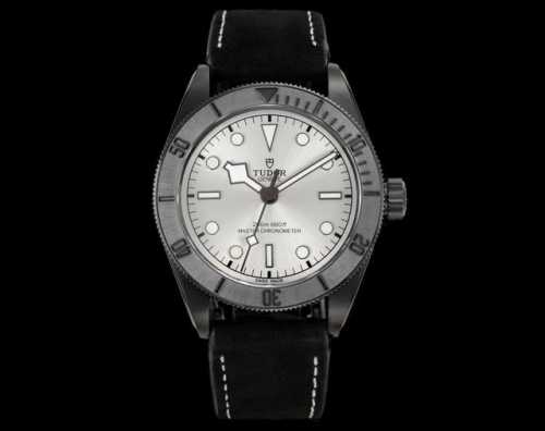 Gr Factory 帝舵 Tudor Kv3 碧湾黑武士背透腕表 暗夜之眼，窥见机械之美 帝陀 碧湾系列 **深邃如夜，锋芒毕露。 帝陀碧湾黑武士背透腕表，承