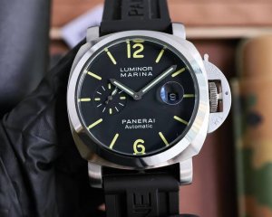 白壳 沛纳海 PANERAI 弧型镀膜玻璃 44mm*16mm 胶表带搭配原装针扣 全自动机械 一款来自硬汉的手表