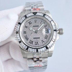 钢带没钻统一价： 满钻统一价： 全新字面 三珠钢带的 五珠钢带 劳力士rolex 奢华极致满天星版本腕表 手工镶嵌打造，密镶顶级施华洛世奇美钻，奢华品质的诠释，