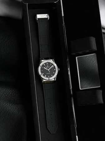 Hb 宇舶 恒宝经典融合系列！原版1：1开模打造 直径42Mm，耗时16个月，技术突破三大亮点： 1表壳采用同正品一致的钢打造而成，此款乃抛光拉丝面，拉丝整洁细 - 点击图像关闭