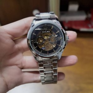 黑金+5劳力士一Rolex，全自动机械机芯，蕴含最优质的材料与一丝不苟的工艺！超强矿物质幻彩玻璃，真空电镀，精密防水，直径：43Mm，厚度：12Mm，高端大气上