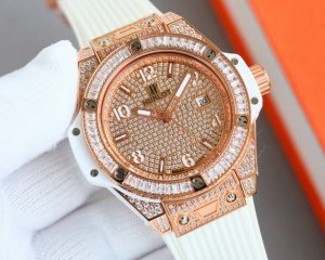光钻850 金钻1170Hublot 宇舶表 恒宝Big Bang精钢彩虹彩钻腕表，擅长打破传统疆界，将不同材质和谐融合于一体，腕表将时计与珠宝的精髓相融合，以