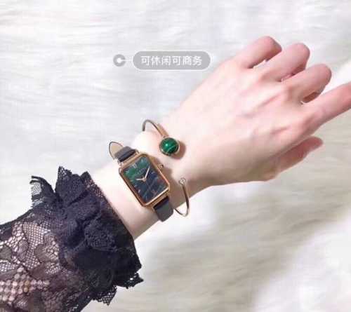 小红书同款 天猫专供原单正品lolarose英国小众简约文艺小表盘ins孔雀绿女表，让人惊艳的设计，手表加手镯配饰标志性的色彩搭配经久耐用的细长的表带，典型的时