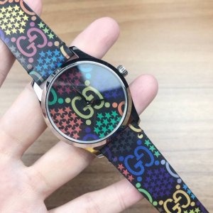 原盒:30 古驰新款中性石英腕表，表径38Mm，蓝宝水水晶玻璃，不锈钢材质表壳，搭配guccl标志性的双g表盘及表带，防水50M，现货