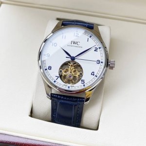 白壳 ，玫瑰金 简约风格 时尚热卖 万国-Iwc 男士腕表 全自动机械机芯 矿物强化玻璃 316L精钢表壳 真皮表带 商务休闲 经典大气 尺寸：直径42Mm 厚