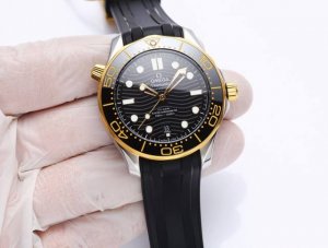 白 出. 金20. 钢带20. omega欧米茄Seamaster海马系列300米300M同轴 至臻天文台表42毫米42Mm潜水表丶精钢拉丝表壳局部抛光处理 表