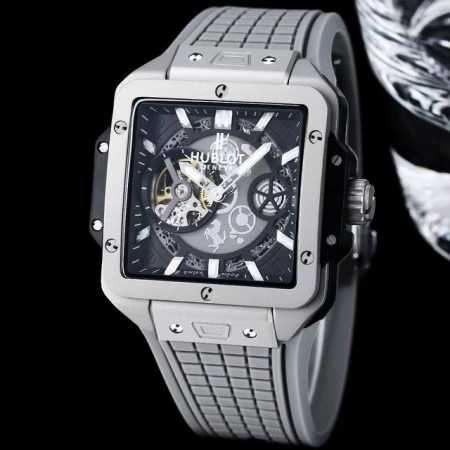 白 玫 Hublot 宇舶 秉承“敢为先锋，独树一帜”的品牌理念，推出新款宇舶表square Bang Unico系列 独特的方形设计表盘 采用进口九字位镂空飞 - 点击图像关闭