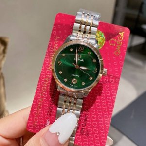金 钻20 Omega 欧米茄 最新女士腕表 期待梦幻与惊喜 将华丽装点于腕间 悦享浪漫之感 316L精钢表壳 进口石英机芯 矿物质强化玻璃镜面 精钢表带及多色