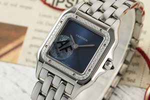 Af卡地亚Cartier猎豹panthere De Cartier系列出品 机芯类型：瑞士石英机芯 表径尺寸中号：27*37毫米 表盘颜色：金色，绿色，深灰色，