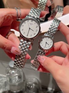 FFF金 钢带10 天梭TISSOT 全新卡森臻我系列情侣对表，刘亦菲黄晓明倾情代言。臻我 寓意每时每刻做真实的自己。每一种身份，皆是兴之所至。每一年真我，都独