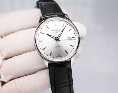 金+20浪琴Longines 精品男士腕表，经典大三针设计，尊贵大气，绅士风范，卓越品质，热卖全城。采用进口西铁城机械机芯，顶级316精钢表壳，进口小牛皮表带， - 点击图像关闭
