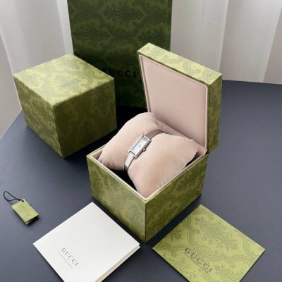 Gg白壳 玫金 Gucci Vintage1500L中古手镯手表，这只是15周年纪念限定的1500块之一，编号21。 原主人1996年平安夜购于日本，或许是用于