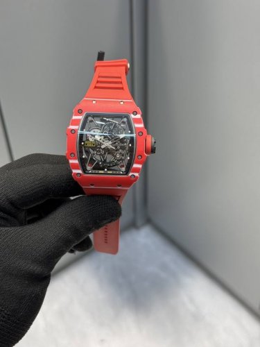 理查德Rm 2 红魔 DDD 以下亮点刷新市场版本 DDD 1 定制最好的红Ntpt碳纤维 DDD 2 独家对版五级钛合金螺丝 DDD 3 搭载一体机芯 “真禽