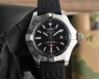 白壳 黑壳550 百年灵 Breitling 复仇者系列 全自动机械 43*13Mm 拱桥强化玻璃 泰国橡树胶带 军用帆布表带 原装针扣 复仇者黑鸟侦察机 承载
