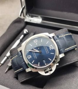Panerai沛纳海 庐米诺系列 自动机械机芯 日显 夜光 防水 男表 瑞表 44Mm 蓝色表盘 精钢表壳 鳄鱼皮表带 Pam01313