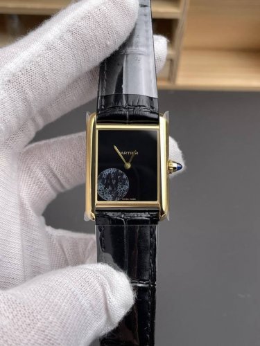 Af 新坦克 黄金黑盘中号33.7X25.5Mm石英款