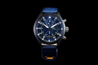 Iwc 万国 飞行员系列Tw2 腕表 Top Gun 海军空战部队计时腕表 它的产品型号是Iw389001 内圈为12小时计时 外圈为60分钟计时 并以读时方式