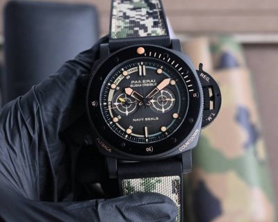 V7沛纳海新款Submersible Bmg-Tech ─ 47毫米潜行系列劲爆镂空腕表搭配原装进口2555全自动机械机芯以沛纳海全新材质Bmg-Tech材质打
