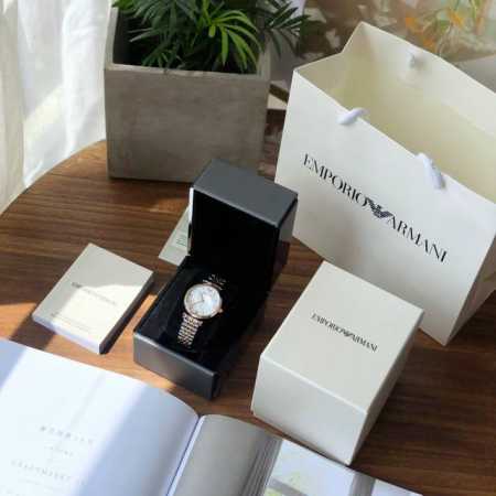 支持香港、美国直邮全国联保！！正品！正品！Armani 阿玛尼女士手表型号ar1683全玫瑰金渐金，表盘直径32Mm 316精钢表带。天然贝母表盘，矿物质玻璃镜 - 点击图像关闭