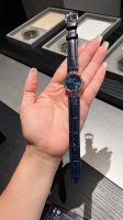 Dior 南瓜浮雕系列 换上了轻薄的衫 露出的肌肤总需要些小小不经意的点缀 Dior手表一直都很有设计感 每款都有独特的风格 简单日历的位置不走寻常路 设计在4