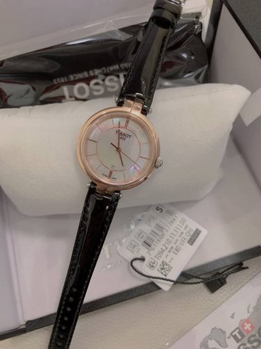 原单专柜天梭最经典款式！天梭钢带款式！天梭T094系列石英腕表！佛拉明戈系列女士石英腕表！原装进口 F03.111-6H 瑞士机芯！非市面上朗达机芯。一表一码，