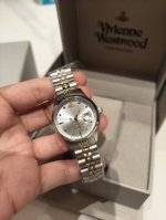 Vivienne Westwood 薇薇安西太后手表绝美碎冰蓝 全网断货 炒到了 0+西太后小蓝表终于来了 不同光线会呈现不一样的蓝色调 好看到挪不开眼睛的程度