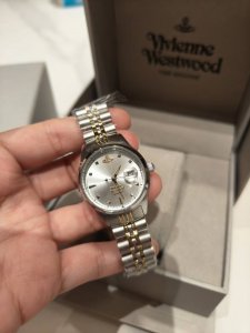 Vivienne Westwood 薇薇安西太后手表绝美碎冰蓝 全网断货 炒到了 0+西太后小蓝表终于来了 不同光线会呈现不一样的蓝色调 好看到挪不开眼睛的程度