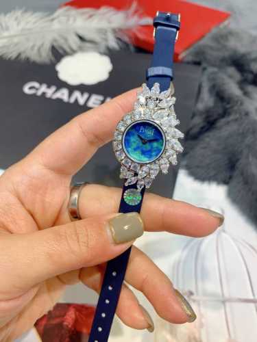 玫+20.钢带加20 独家实拍，认准品质与细节 伯爵-Piaget 全新高级珠宝系列，18K白金.玫瑰金，镶饰马眼型切割美钻 约3.84克拉 是高级珠宝制作的一