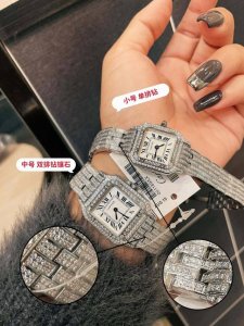 质感好到没话说 Ch Nel 香奈儿新款珍珠手链 琉璃珍珠与小水晶无规律的点缀双c与小球 与磨砂五金的中和 让ta越发独特 时髦 黄铜材质 等同正 品 手链