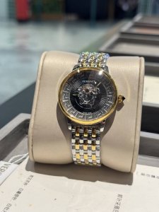 新款 范思哲 Versace Medusa Alchemy系列 表径38Mm 浮雕艺术 立体呈现 采用透明树脂 悬浮3D美杜莎头像以及希腊回纹图案 光线照射下