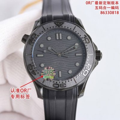 黑武士到货 三码合一 欧米茄-Omega 黑武士 海马系列 米潜水腕表 表壳采用316L精钢表壳，搭载同级唯一陶瓷原装单向旋转计时圈口。表壳侧面泄压阀跟原装一致