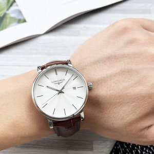 白壳 金壳 钢带20 最新 ：浪琴三针设计 类型 ：精品男士腕表 表带 ：真牛皮表带 316精钢表带 舒适耐用 机芯 ：高端全自动机械机芯 镜面 ：矿物质强化玻