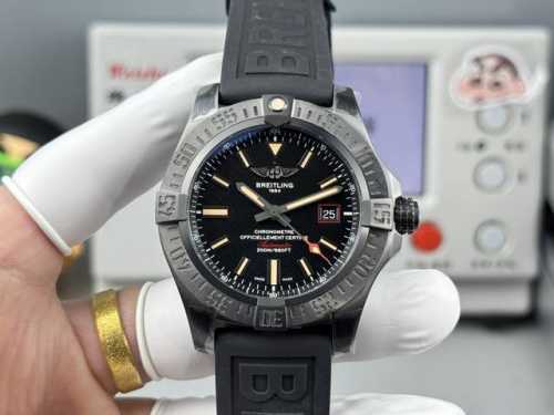 V2版本 -V4版本 Gf V4版百年灵复仇者系列黑鸟侦察机44系列，升级表盘背面刻字 机芯按照原版独家打磨，44X12.7Mm，2824自动机械机芯，蓝宝石镜