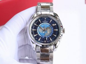 490海马系列 Aqua Teera 150米腕表！直径41Mm 1:升级真正与正品表盘一致对版，细节精雕细琢！ 2:旋入式 凸雕技术 表冠 全新 “圆椎形”设