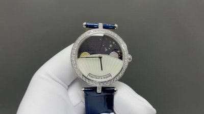 梵克雅宝 诗意复杂功能系列Vcarn 0腕表 特制机械机芯 现已出货 38Mm 美到爆， 细节决定高端！ 配送原装盒