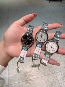 批P银 .玫 .钢带加30 独家实拍，认准品质与细节 台湾厂精湛做工，无可挑剔 机械欧米茄蝶飞典雅系列二代机械 自带气质的女表 蝶飞二代采用精钢与18K红金表壳