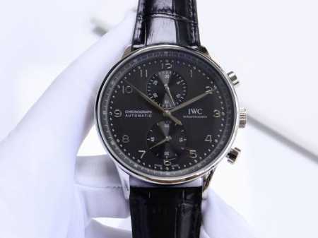 万国-Iwc 萄计系列 匠心制作 强烈推荐 隆重登场。简约商务的设计之下，蕴含一丝浓郁的复古情怀 机芯 搭载全自动进口机械， 走时精准，动力储备强劲 表壳 采用 - 点击图像关闭