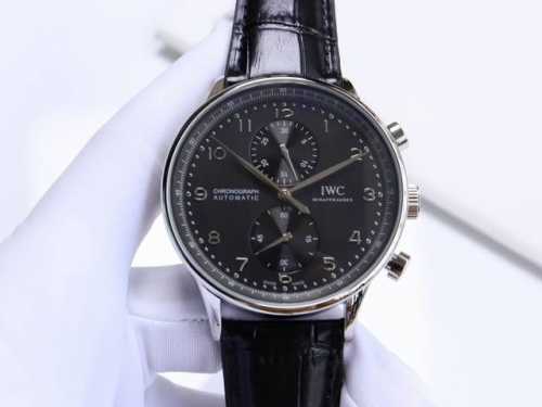 万国-Iwc 萄计系列 匠心制作 强烈推荐 隆重登场。简约商务的设计之下，蕴含一丝浓郁的复古情怀 机芯 搭载全自动进口机械， 走时精准，动力储备强劲 表壳 采用