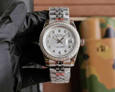 劳力士 Rolex星期日志型大号尺寸40Mm 1 日历2.5倍放大镜，效果同步原版。 2蚝式表壳结构，一体中层表壳，旋入式底盖及上链表冠。 3结构尺寸厚度同步原 - 点击图像关闭