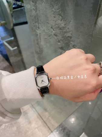 宝藏单品# 中古表-Longines，无字天书极简黑金！心心念念的黑金浪琴小优雅谁戴谁美！方盘四边花边黑金皮带表万人求，还是那么大气有味道，不同的是这次这只通体 - 点击图像关闭