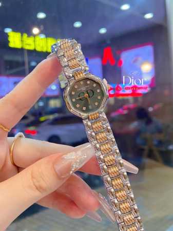 最新款 宝藏中古迪奥dior现代感表链表，这只太惊艳，上手吸睛百分百！，现代感满满，小仙女必入款！ - 点击图像关闭