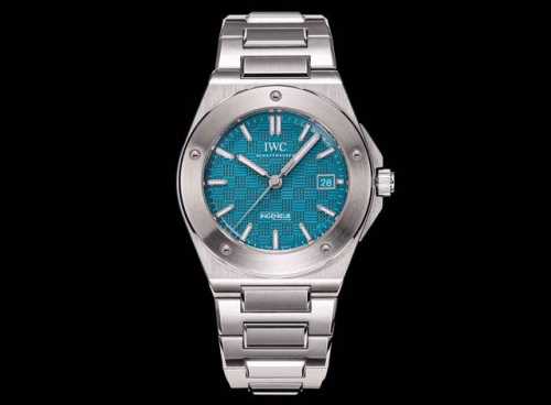 Factory Iwc 万国 工程师自动腕表40重磅亮相 表壳与表链经多层次拉丝工艺，抛光和缎面处理，表圈通过五颗多边形螺丝固定于表壳衬圈，并采用棋盘式表盘设计